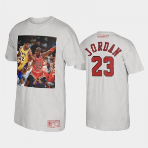 Michael Jordan Chicago Bulls #23 Men's The Last Dance Bulls NBA Player Graphic T-Shirt - White